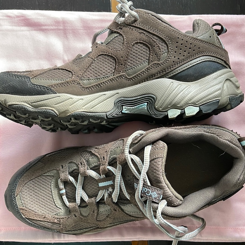 Columbia hiking sneaker Size 10 - worn twice, grippy treads